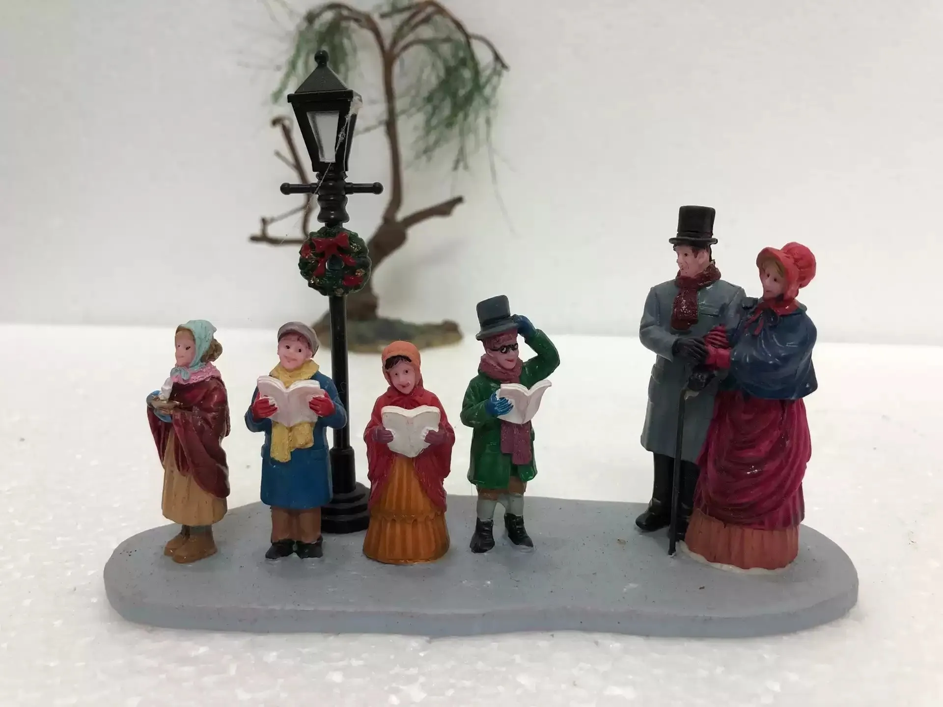 

Статуэтка из смолы ручной работы Lemax, миниатюрные люди, уличные хоры и уличные группы, статуэтка для рабочего стола, украшение, подарки