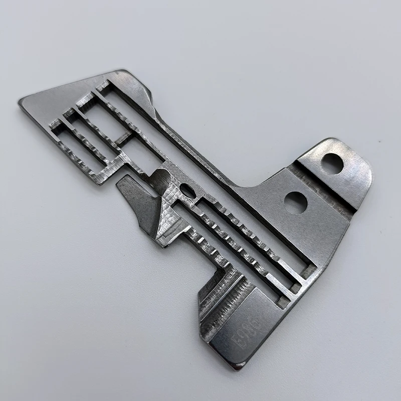 QXYUNSewingMachinePartsNeedlePlateE986ForSIRUBA757516M2