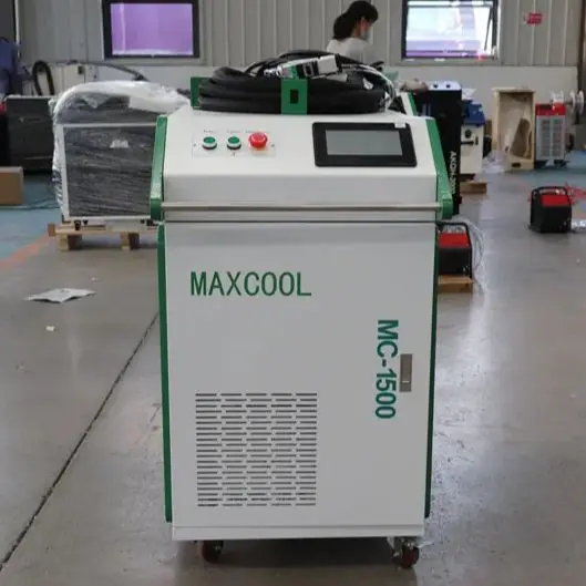 Handheld Metal Rust Removal Fiber Laser Cleaner Cleaning Machine with 1500W 2000W 3000W for Rust Paint Cleaning 4