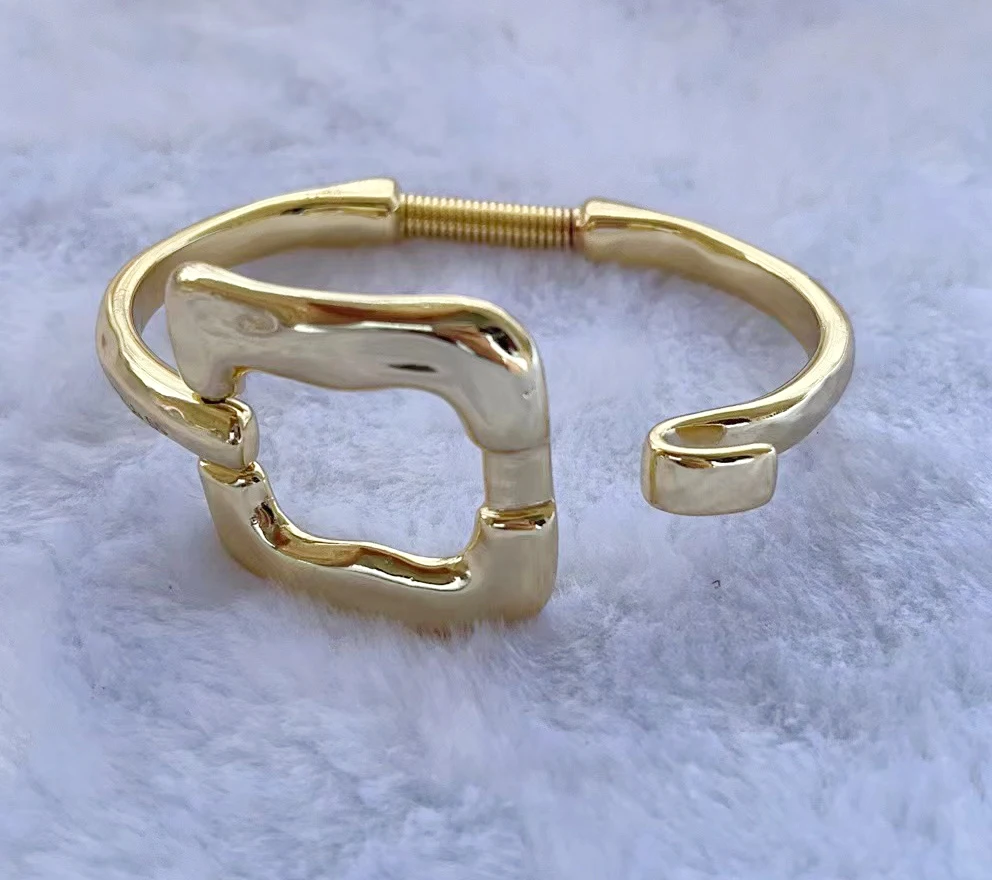 2023 unode50 Delicate Fashion Electroplated 925 Silver High Quality Luxury Women's Bracelet Romantic Holiday Gift