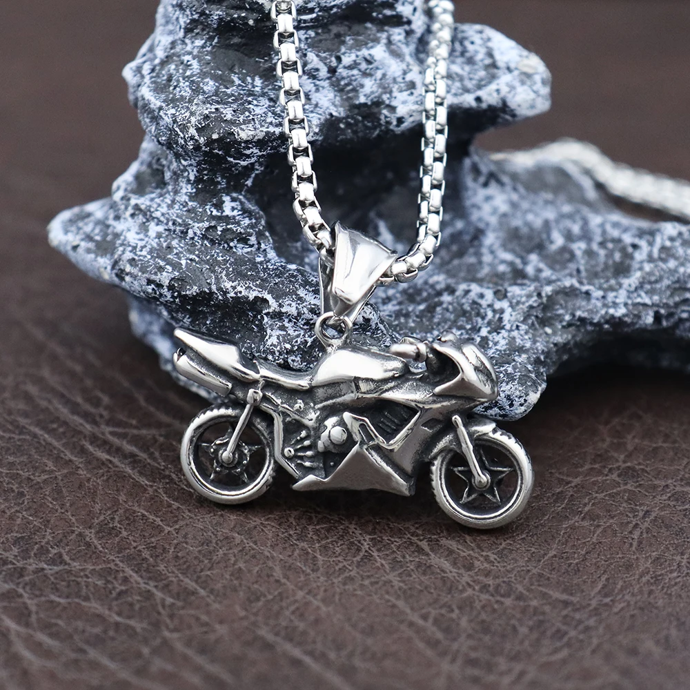 Cupimatch, Collana con ciondolo per uomo a forma di piastrina con anello, in stile da motociclista e di ispirazione militare, lunghezza 69,8 cm