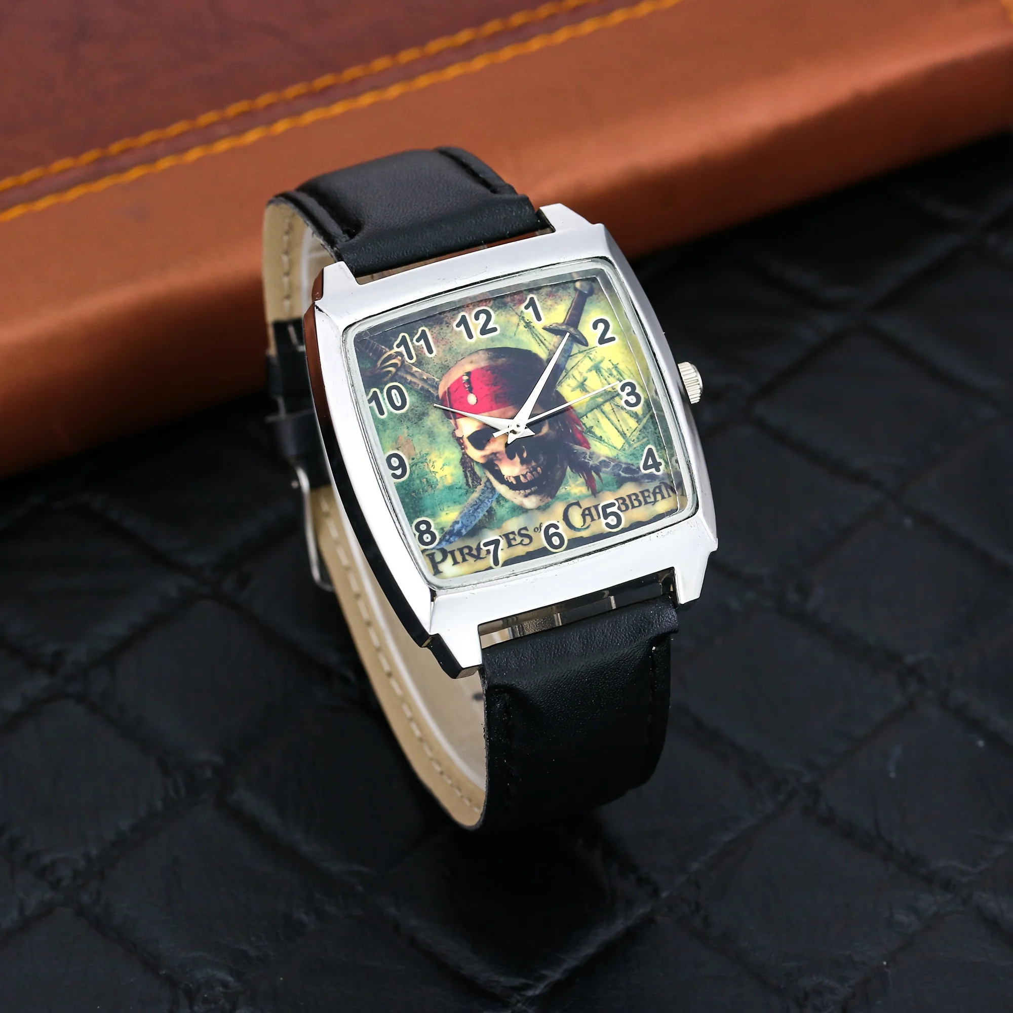 Skull Pirate Dial Fashion Trendy Watch Men's Women's Wine Bucket shaped Watch Belt Personalized Sports Style Quartz