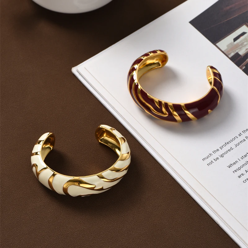 

LONDANY bracelet Burgundy cream white pattern enamel bracelet women's French niche design high-end open wide bracelet