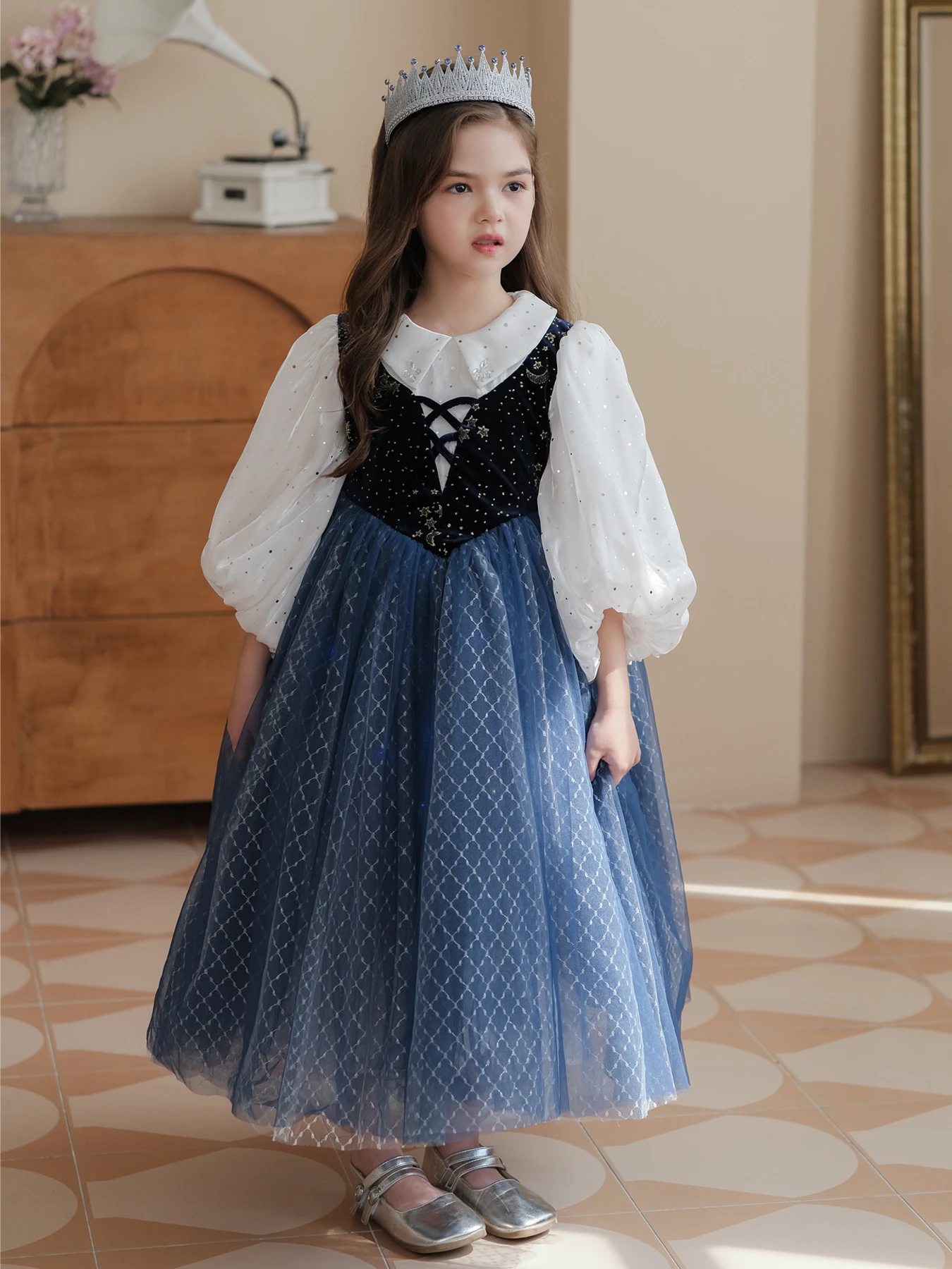 Robe de princesse enfant bleu nuit et blanc - Élégance féerique