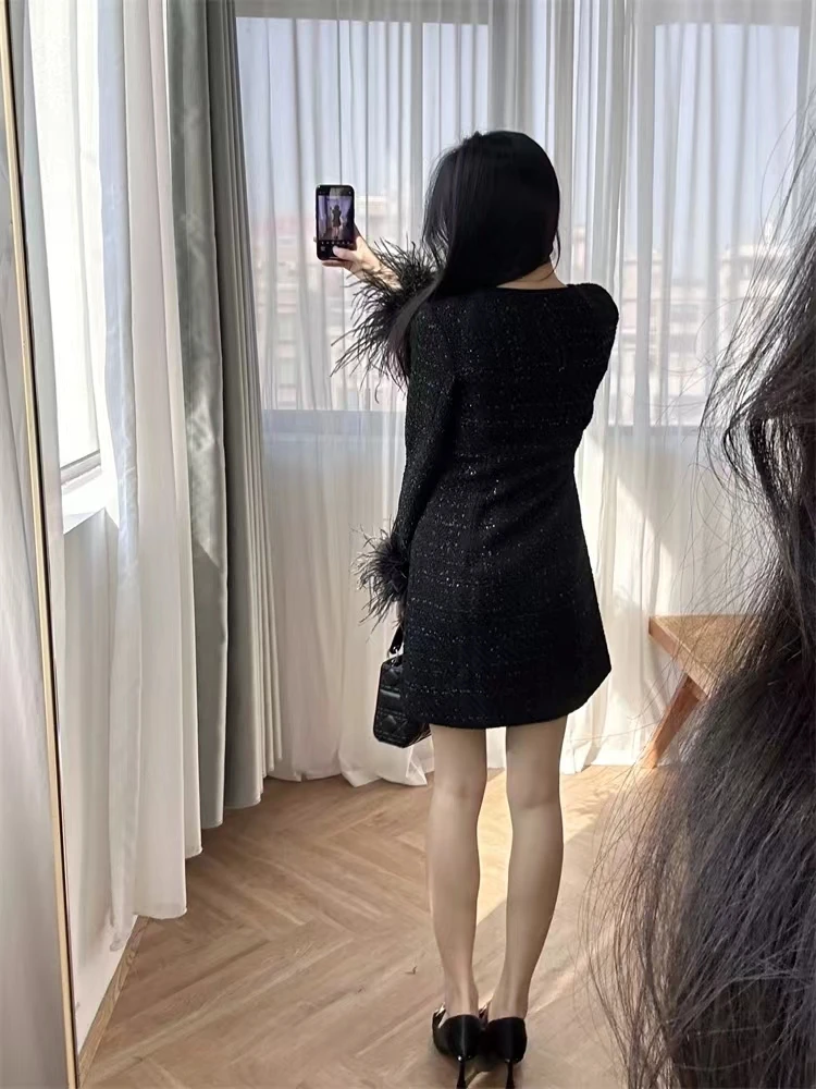 

Black and white tweed feather long sleeve waist shining square collar dress women's new small fragrance high-level feeling