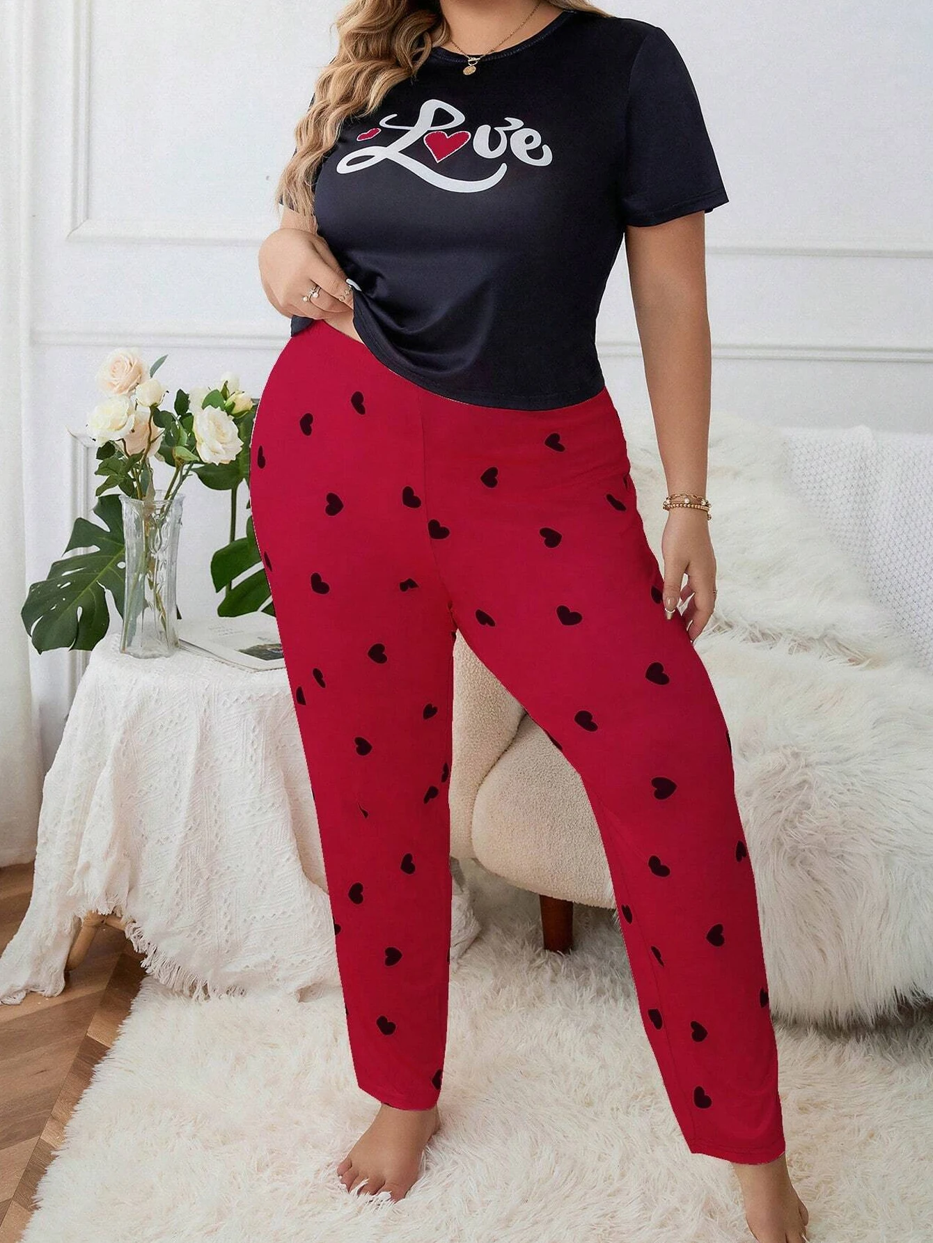 Plus size pajama set with minimalist style  suitable for both home and casual wear. Short sleeved and long pants set plus size