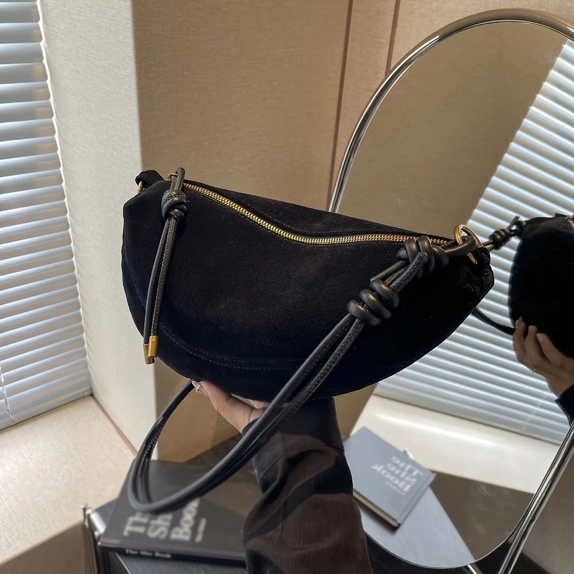 Vintage Faux Suede Women's Shoulder Crossbody Bag with Adjustable Strap, Fashionable, Durable, Perfect for Casual Evening Outing