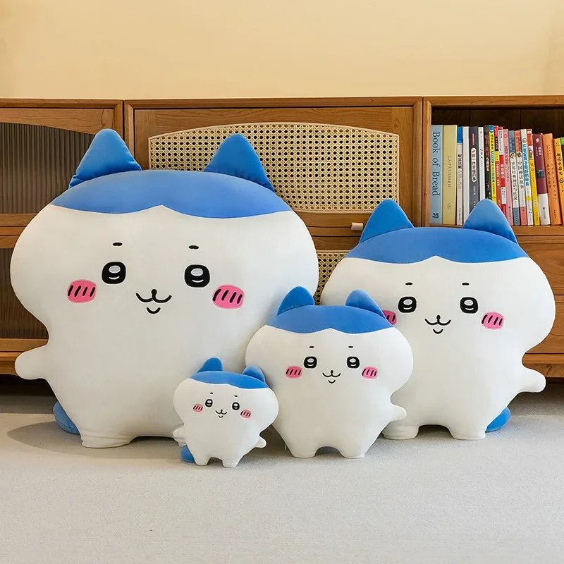 thumbnail image 1 of Muñeca de peluche de la serie Chiikawa de 25 a 60 cm, de gran tamaño, con dibujos animados de Hachiware, almohada suave, adorno para niña, juguete para regalo de cumpleaños, 1 of 5