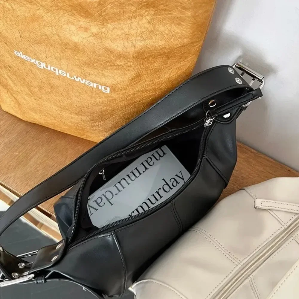 The Single Shoulder Bag European and American Retro Motorcycle Bag Small Niche Design Hand-Held Underarm Retro Law Stick Bags