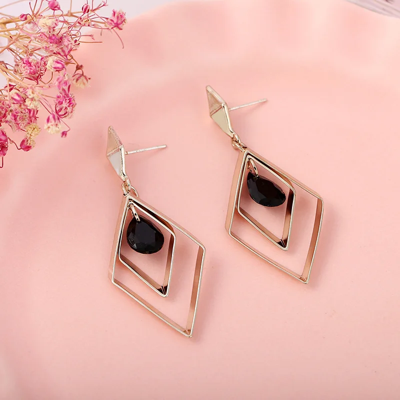 

Earrings temperament Korean irregular diamond-shaped long earrings female personality exaggerated 925 silver needle earrings