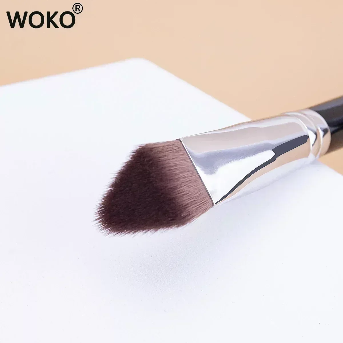 Angled Highlighter Brush Face Contour Foundation Concealer Brush Triangle shape Synthetic Hair Foundation Highlighter Brushes 3