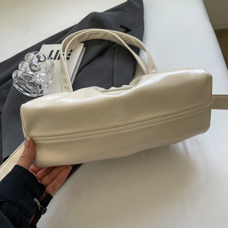 Women PU Ruched Handbag Large Capacity Pleated Underarm Bag Chic Hobo Bag Solid Color Casual Clutch Handbag for Outdoor Travel