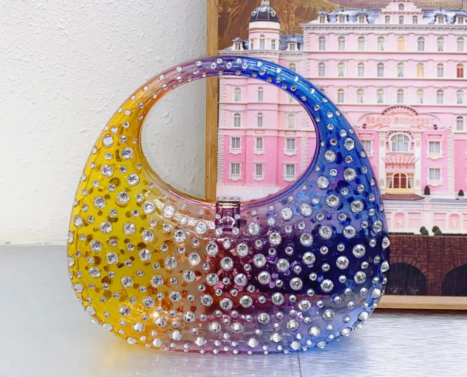 

Niche Colorful Acrylic Box Bag Shiny Rhinestone Gradient Banquet Bag Fashionable And Simple Rhinestone Shell Bag MobilePhone Bag
