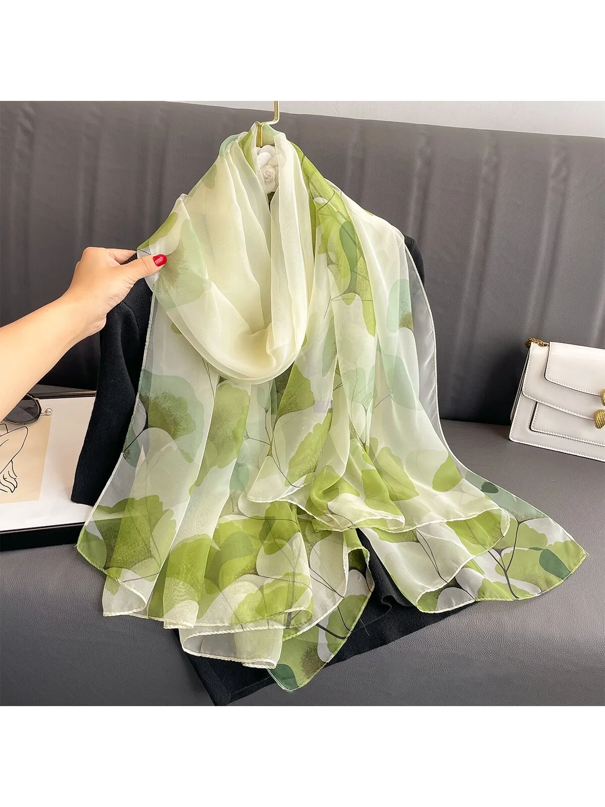 

Новинка 2024, модные мягкие палантины, женский летний хиджаб, шарф, роскошная Солнцезащитная шаль с принтом, бандана, женские шарфы на голову