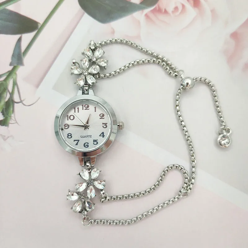 Ladies Watch, Niche Fashion Flower Diamond Pull-Up Bracelet Watch