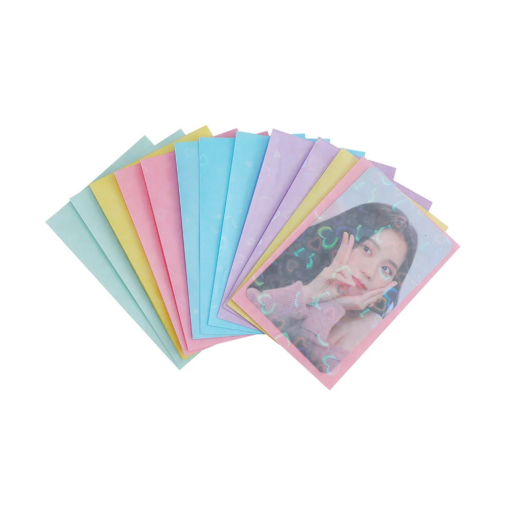 50pcs 다채로운 레이저 하트 카드 필름 심장 모양의 반짝이는 보호 ID 학생 게임 마카롱 레이저 카드 PVC 카드 슬리브