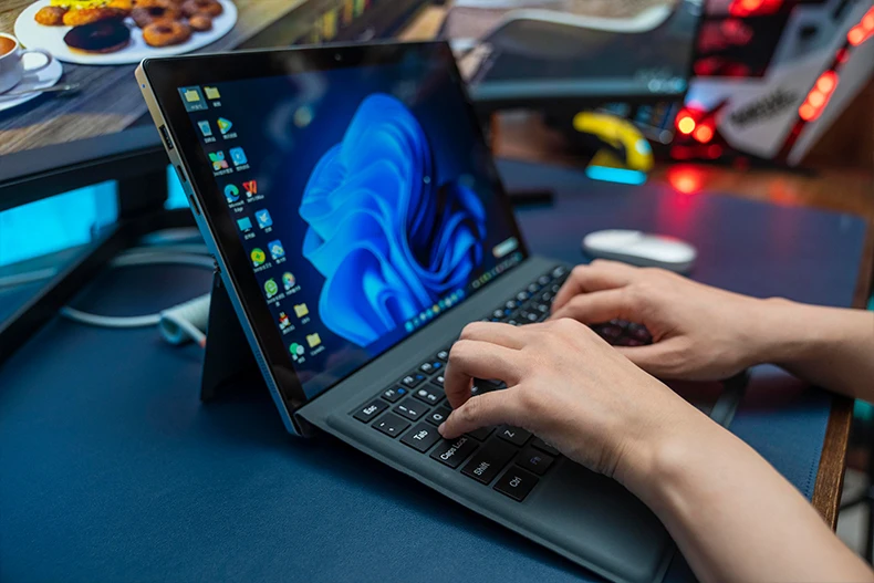 Ultraslim 2-IN-1 Tablet PC, 12th Gen Intel Core i7, 16GB RAM, 512GB SSD, 13