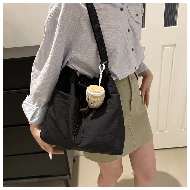 2024 New Large-capacity Waterproof Nylon Cloth Drawstring Pleated Shoulder Bag Travel Leisure Crossbody Bucket Bag