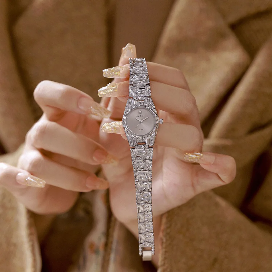 Retro Women's Quartz Watch Gold Silver Circular Dial Elegant_voghion.com