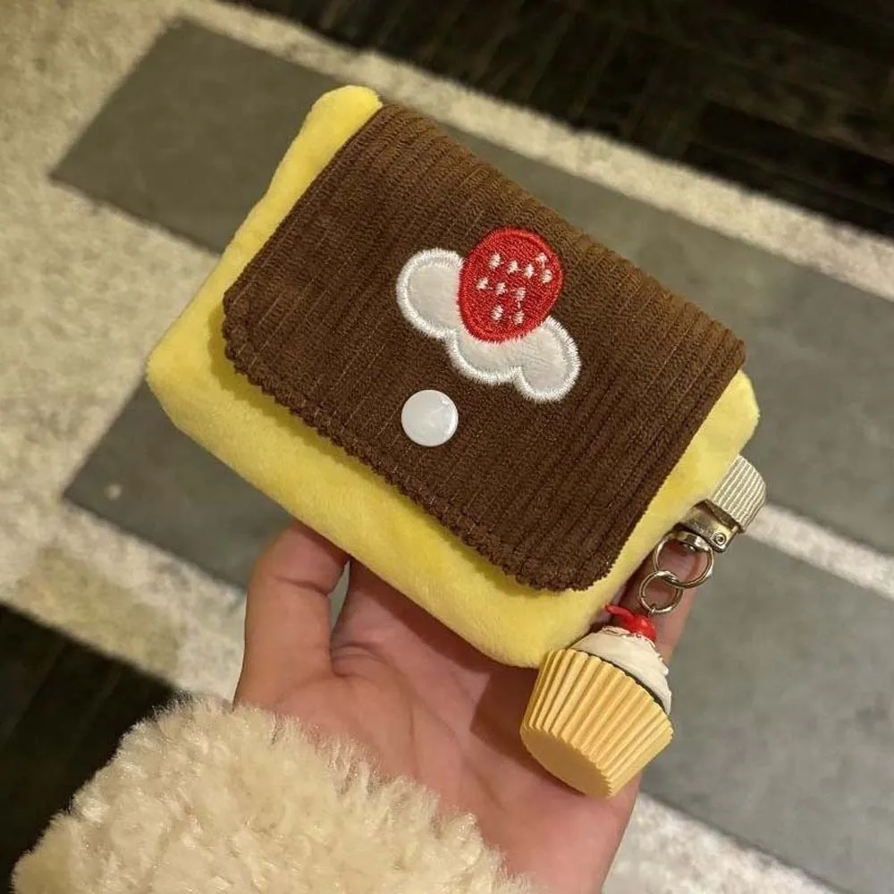 Portamonete Design Pudding alla Ciliegia, Mini Pochette in Velluto Morbido con Texture Corduroy, Portafoglio Compatto con Ricamo a Torta Carino - immagine 3