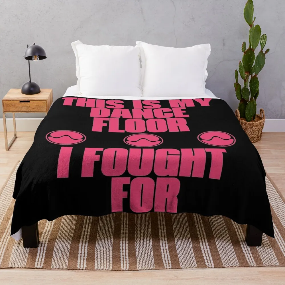 

Free Woman Pink and Black Throw Blanket Comforter Blanket Sofa Blankets Polar blanket