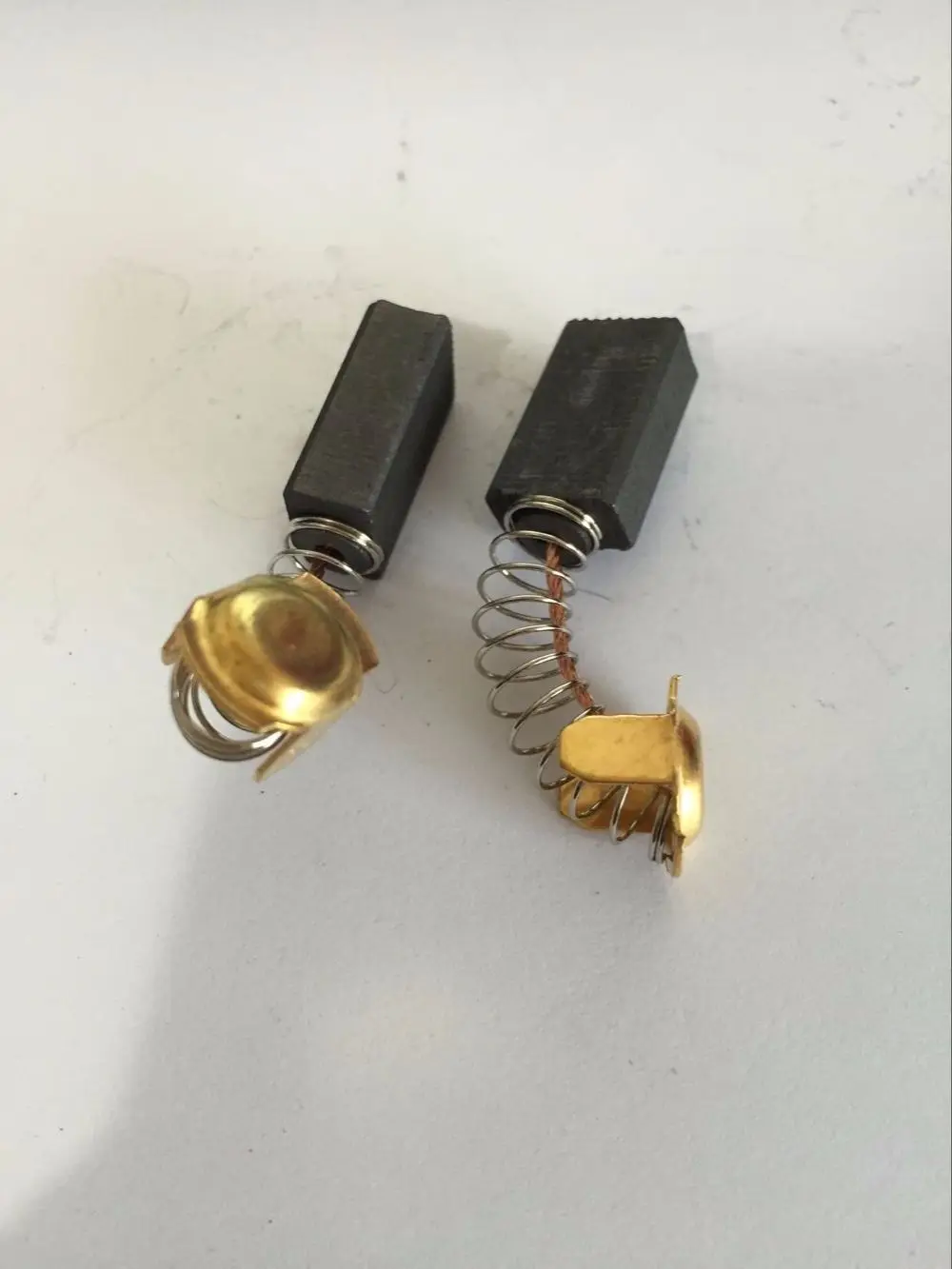 Щетки карбоновые для Hitachi, 2 шт., 18 мм x 11 мм x 7 мм, 0,71 дюйма x 0,43 дюйма x 0,27 дюйма