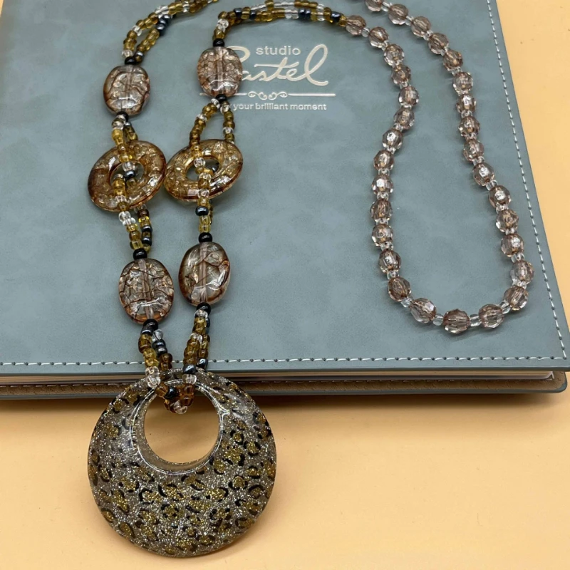 Leopardenmuster Geometrische Pullover Kette Harz Bio-Glas Frauen Frische Süße Mode Lange Halsketten Schmuck