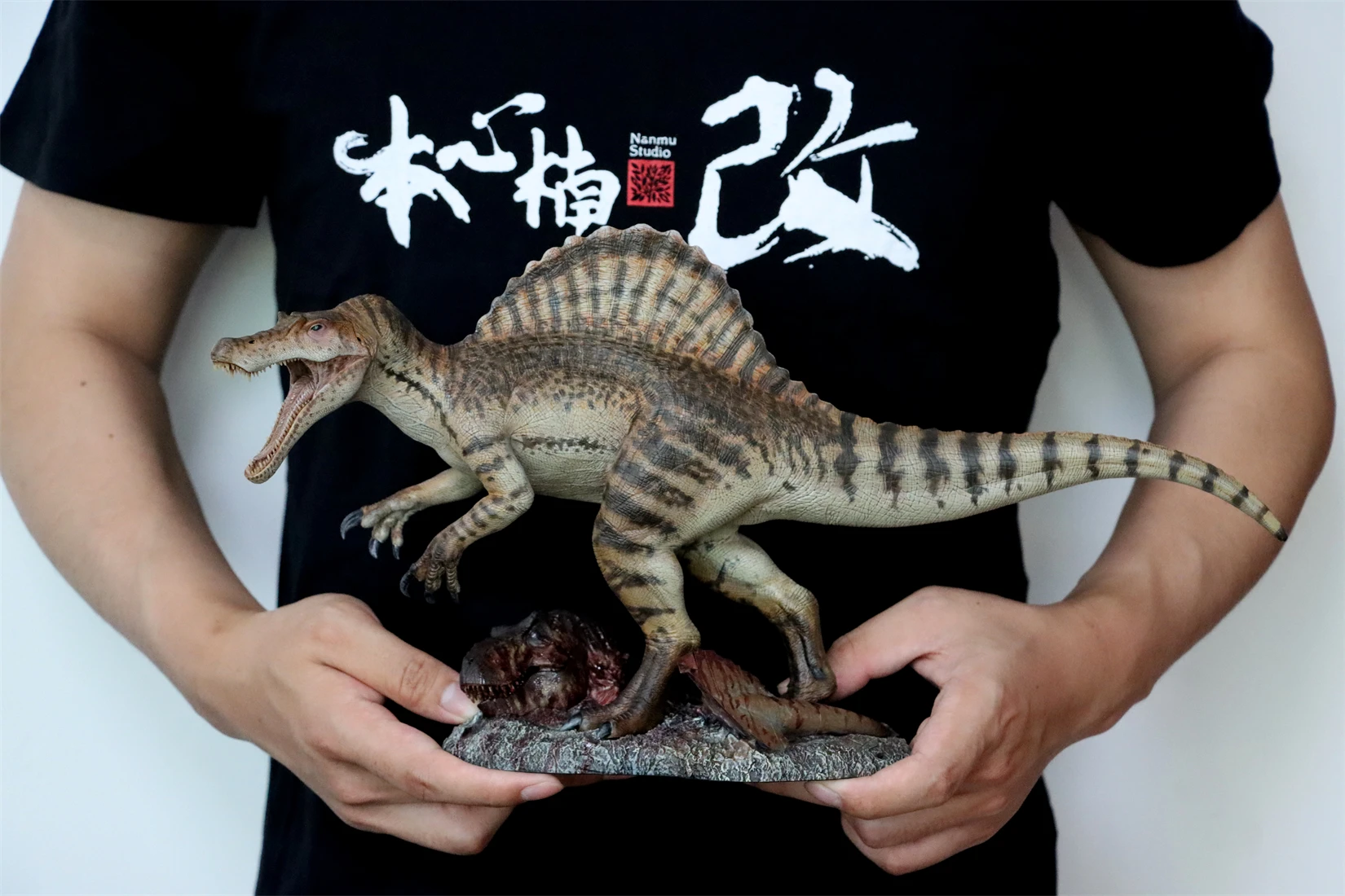 

Nanmu Studio 1/35 Supplanter 2.0 Spinosaurus Pharaoh Figure 172220 Dinosaur Animal Model Collector Adult GK Decor Toy