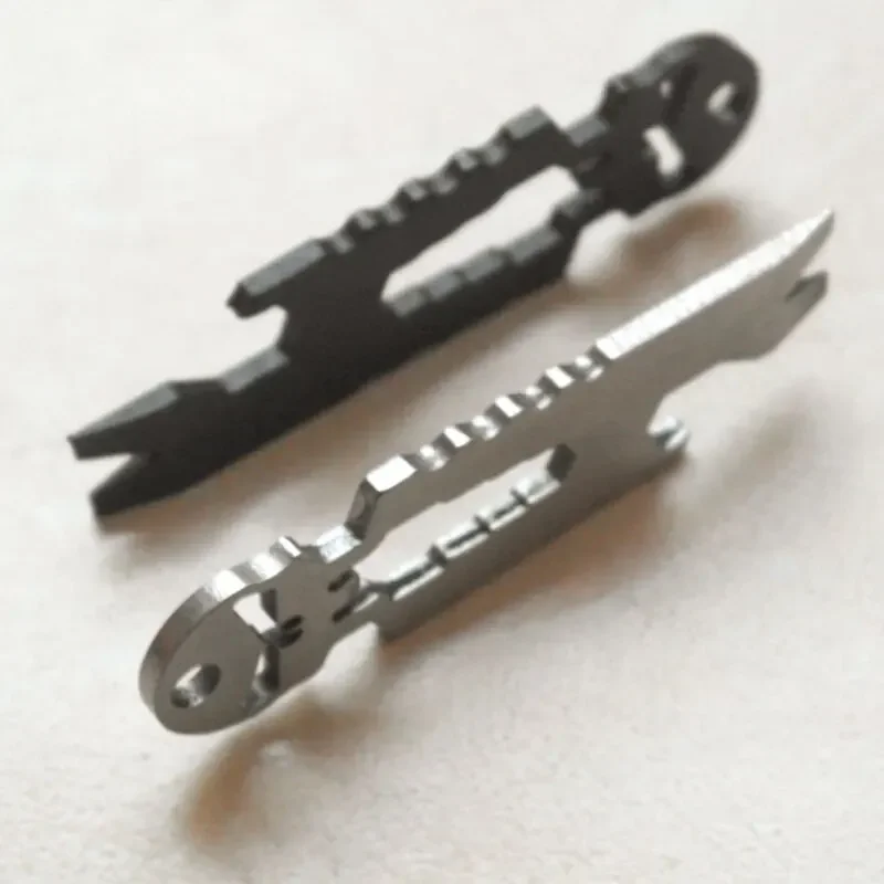Multi Function Tool Tactical Keychain Keychain Tool Stainless Steel Tactical EDC Carry-on Pocket Outdoor Multi-function Tool Skull Keychain Screwdriver Crowbar