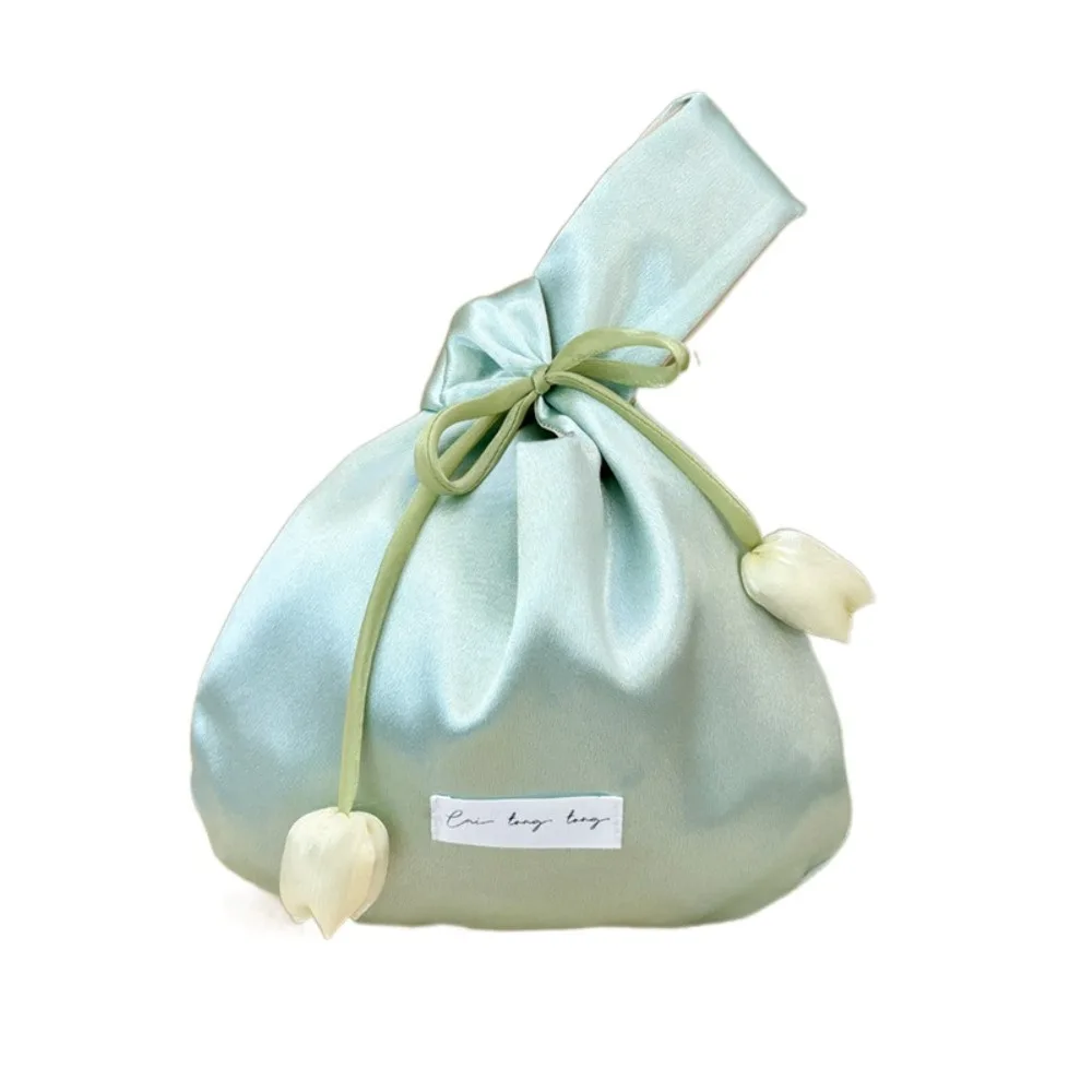 Vest Shape Tulip Wrist Bag Tope Handle Silk cloth Wedding Beauty Bag Large Capacity New Chinese Style Goddess Day Gift Bag Party 9
