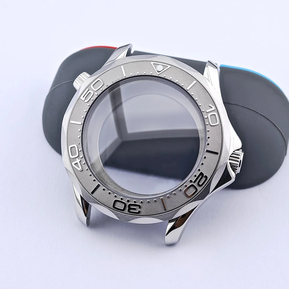 High-Quality Silver Diving Watch Case for Men with Automatic Movement