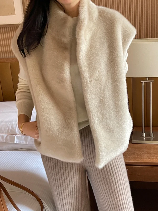 

Korean Fashion Luxury Women Faux Fur Coats Sleeveless Stand Collar Thin Light Warm Winter Design Girls Coat