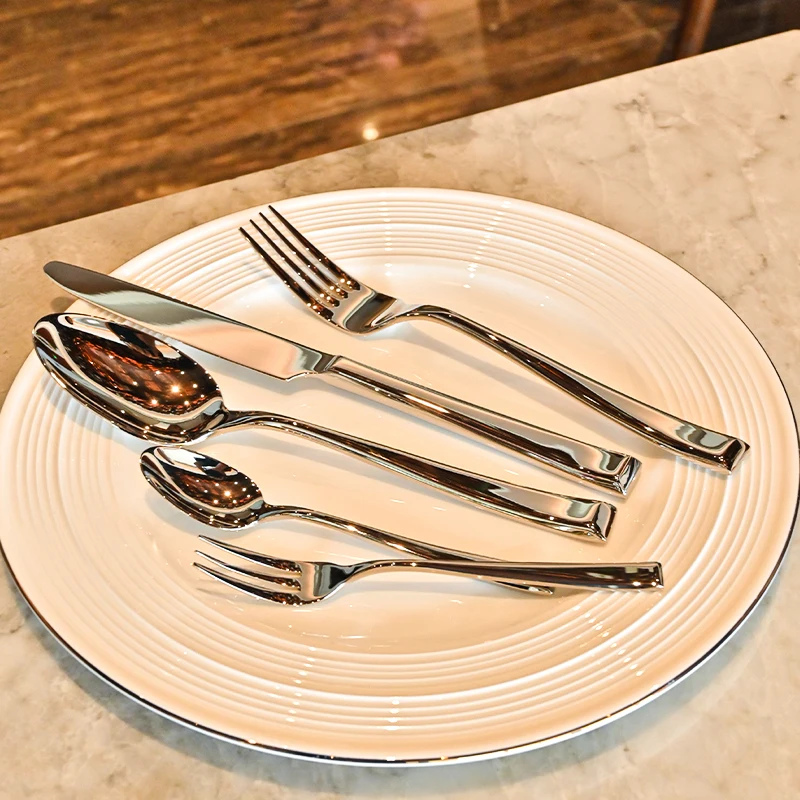 Set di posate inclinate in acciaio inossidabile, set di posate portatili da viaggio, cucchiaio, forchetta, coltello, set di stoviglie riutilizzabili per il campeggio all'aperto - immagine 2