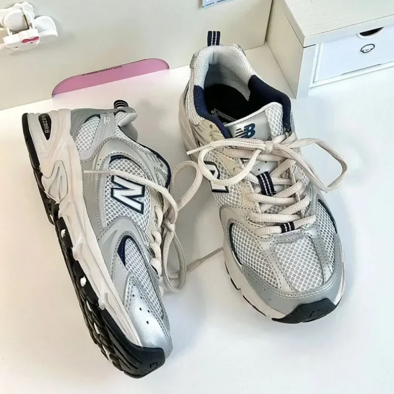 Scarpe da uomo e da donna con rete d'argento per aumentare l'altezza, scarpe jogging sportive, scarpe casual pap&agrave; retr&ograve;