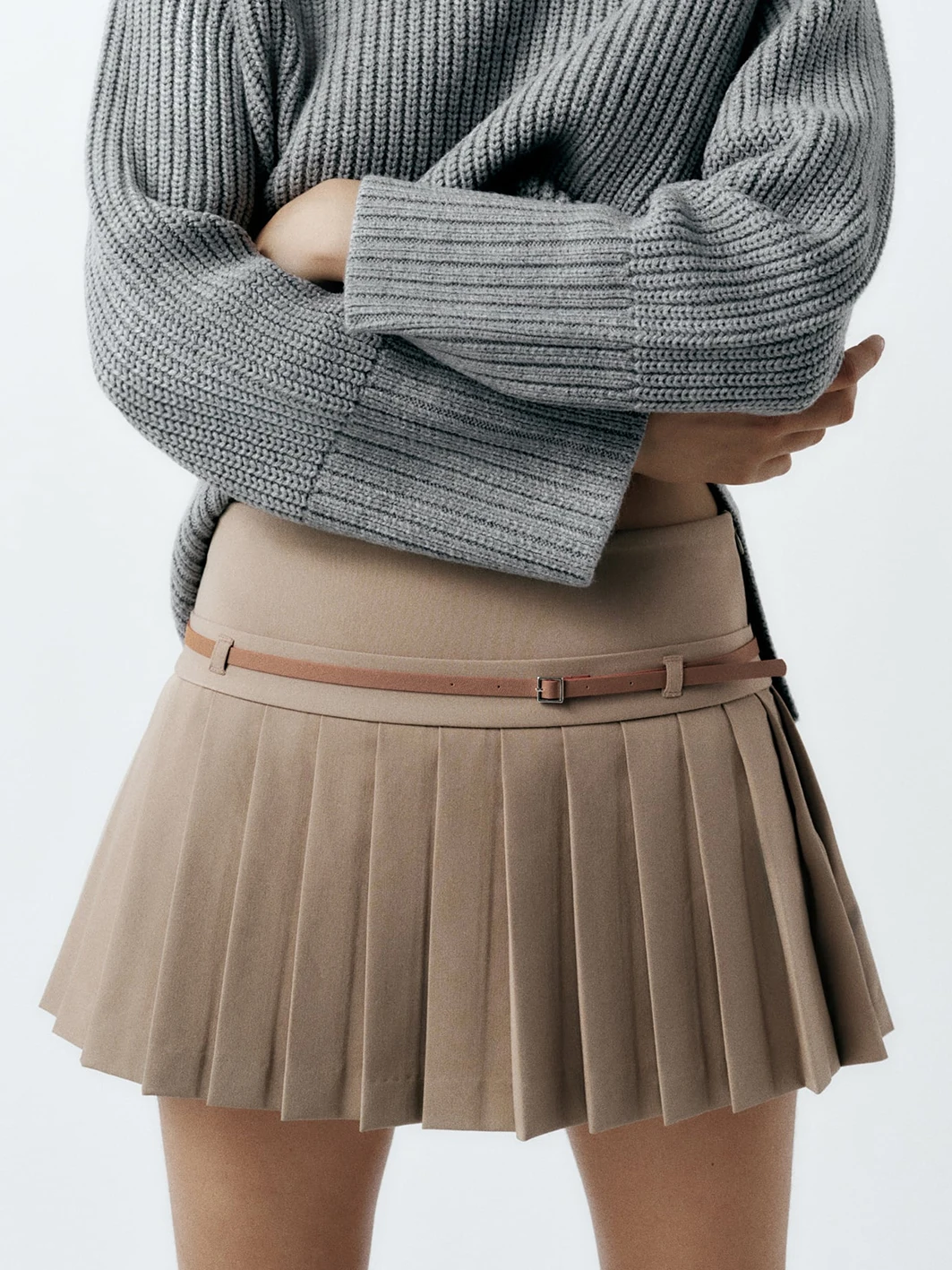 

Женская плиссированная мини-юбка цвета хаки с поясом, Весенняя короткая трапециевидная юбка с высокой талией, женские повседневные однотонные Простые Модные шикарные юбки, 2024