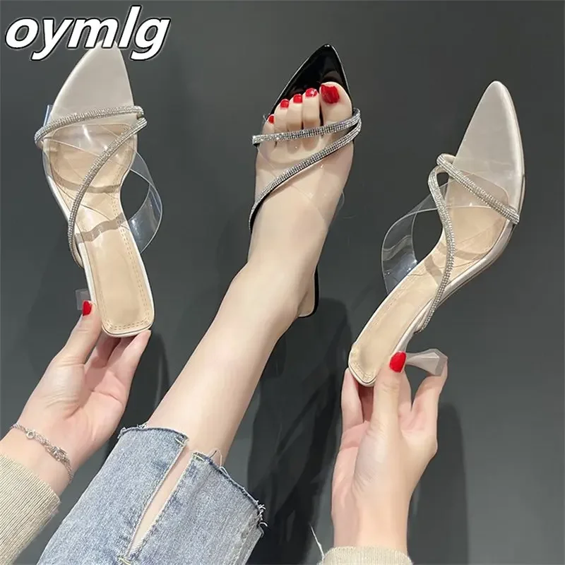 Рисунок 3 - Женские босоножки и шлепанцы на шпильке