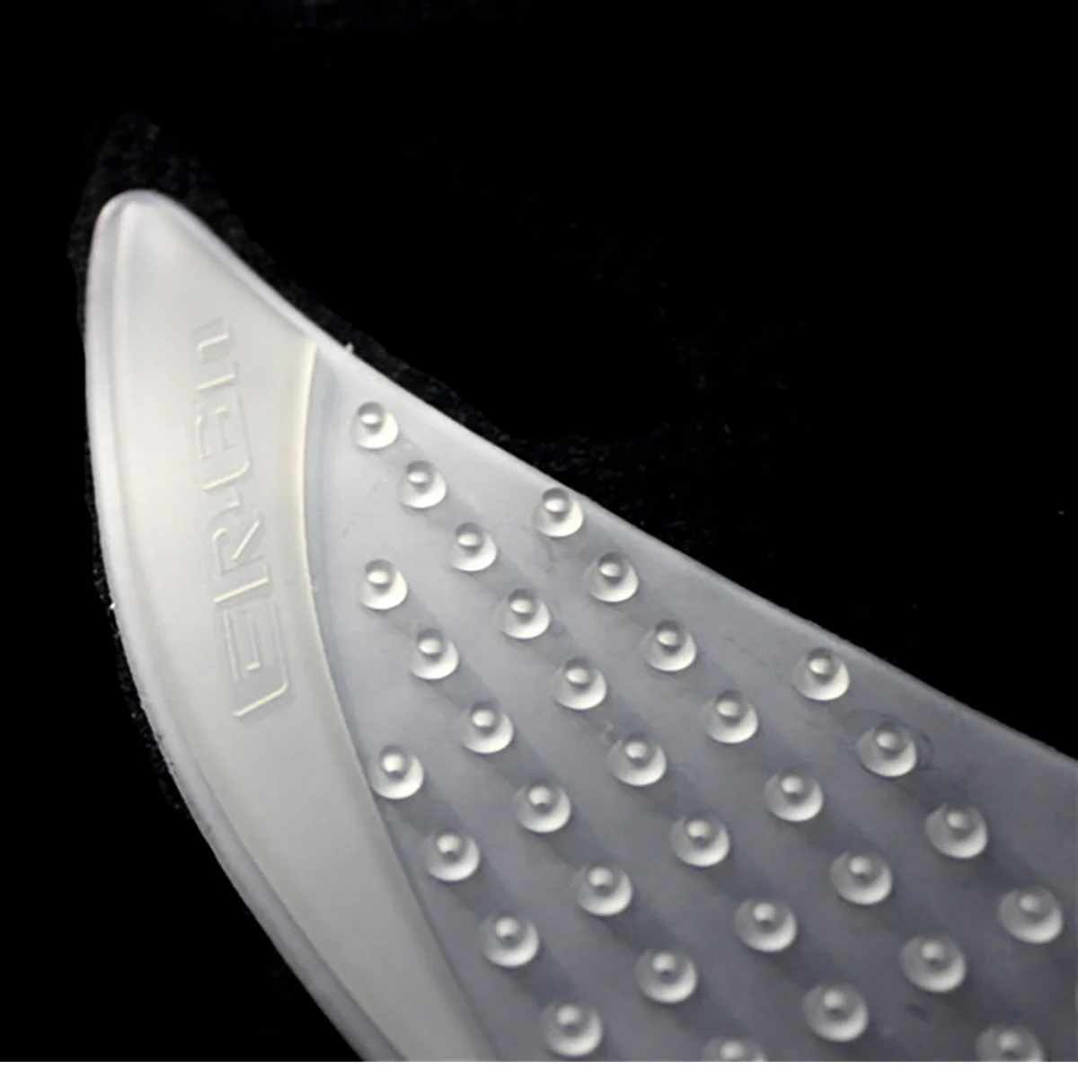 Рисунок 6 - Противоскользящие накладки на топливный