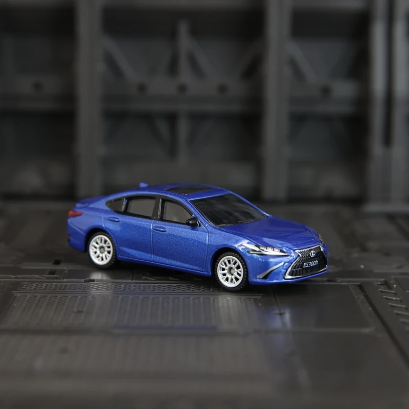 CCA 1:64 렉서스 ES300h 합금 자동차 모형 장식 미니 소년 장난감 자동차 선물로 친구에게 생일 선물로 주기 좋습니다