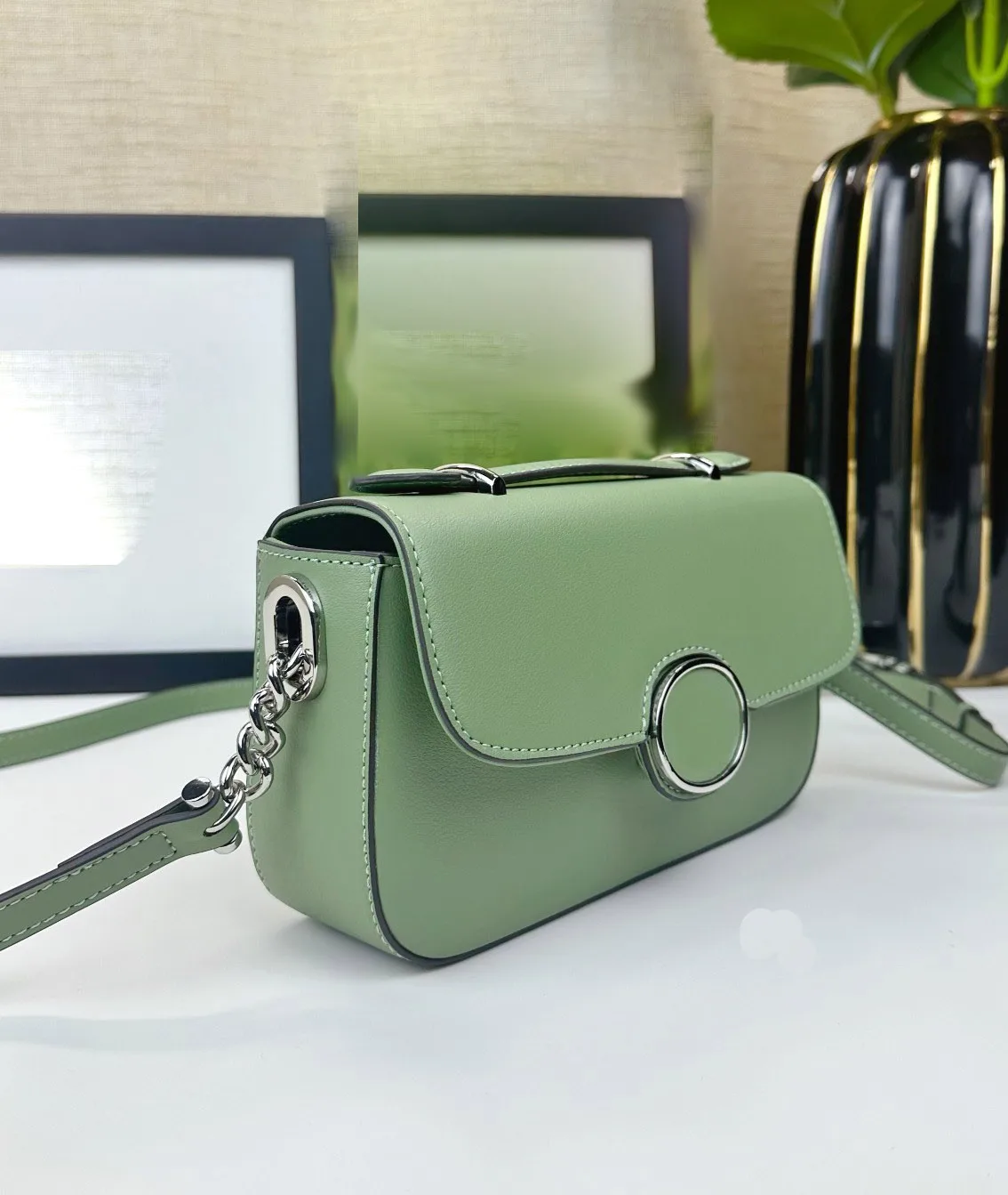 

Mini shoulder bag with adjustable leather strap that can be used as a crossbody bag 124