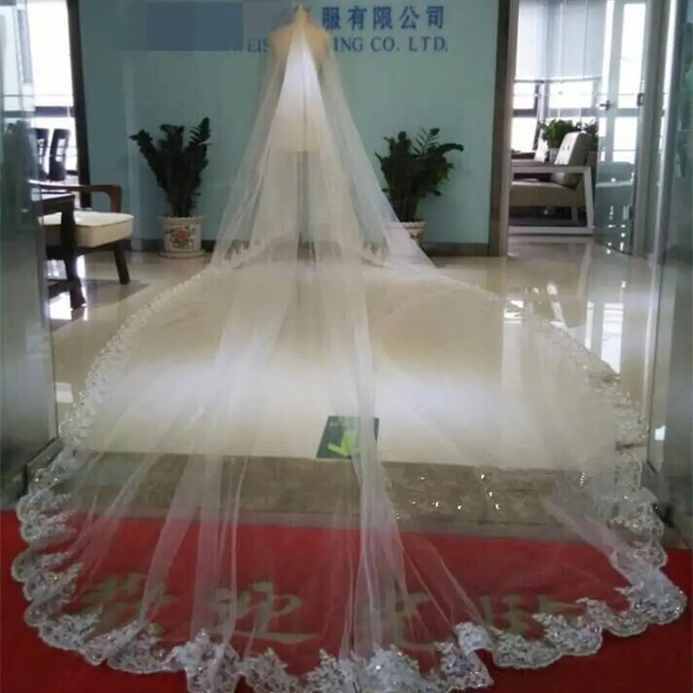 

Gleaming Bridal Veils Crystals Beaded Cathedral Appliques Lace Edge One Layers With Comb Attached Custom Made Wedding Veils