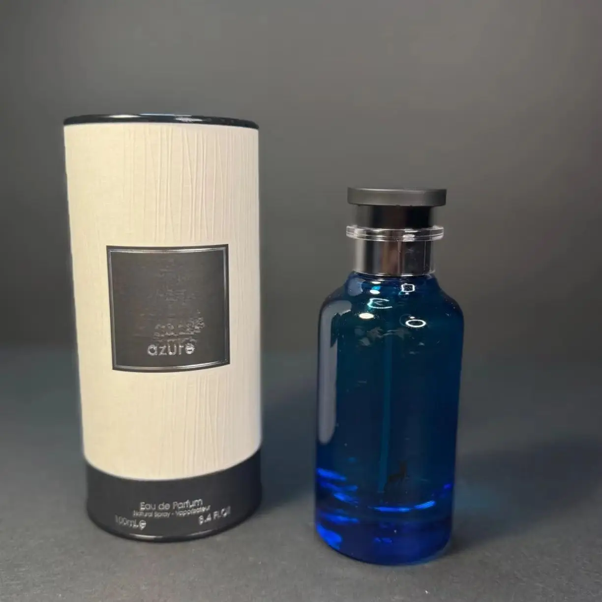 Eau de parfum unisex con note agrumate e legnose set profumi_voghion.com