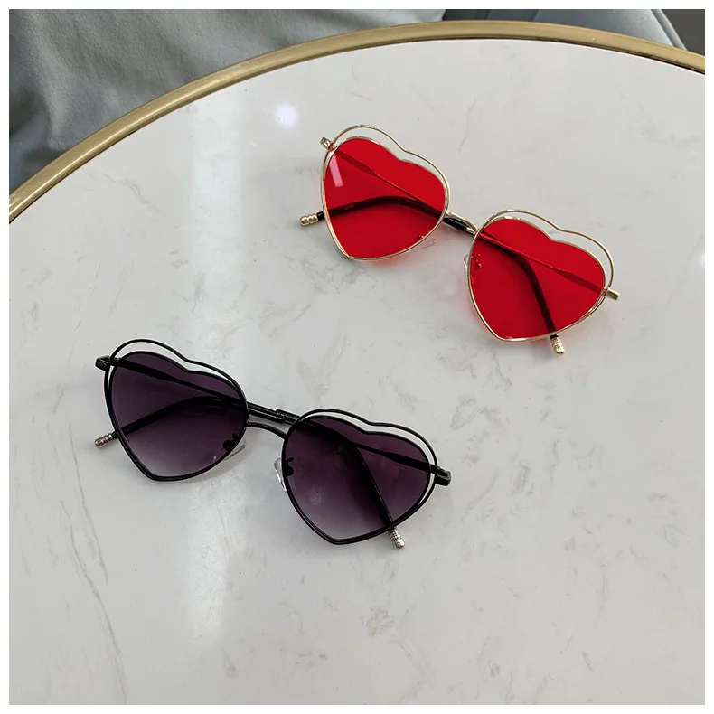 

Cartoon Child Women's Sunglasses red love heart Sun Women Sunglass Trendy Glasses 2022 Fashion Eyewear Decorate Travel Oculos
