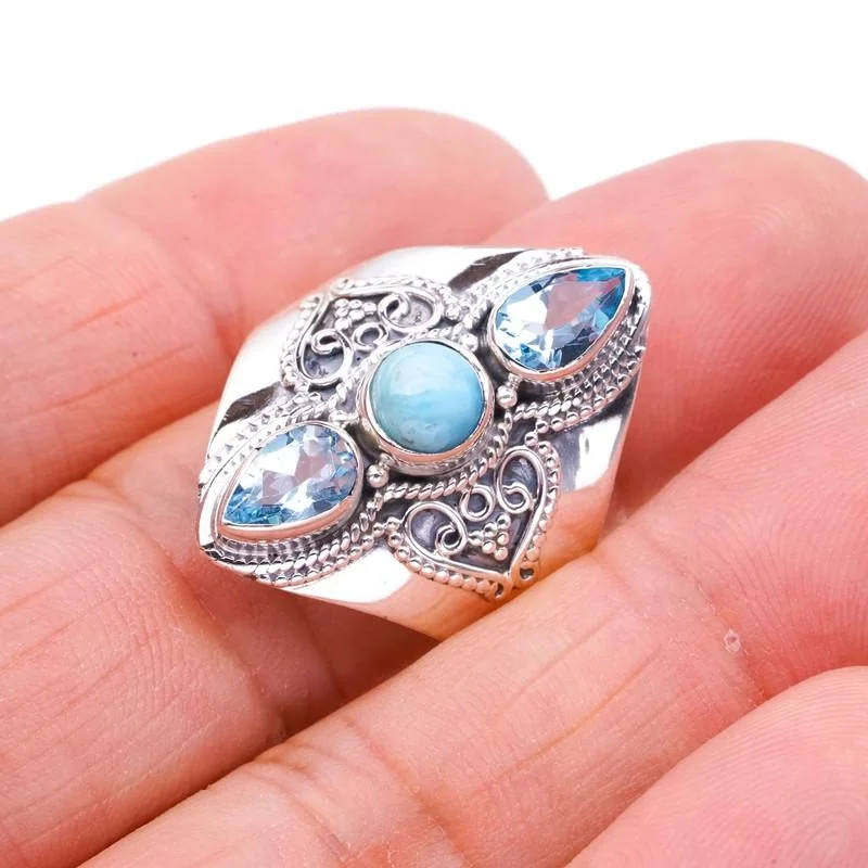 

StarGems®Кольцо из серебра 11,75 F0686 с натуральным голубым топазом