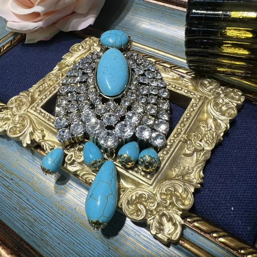 

vintage fashion all-in-one white style Czech diamond and turquoise brooch