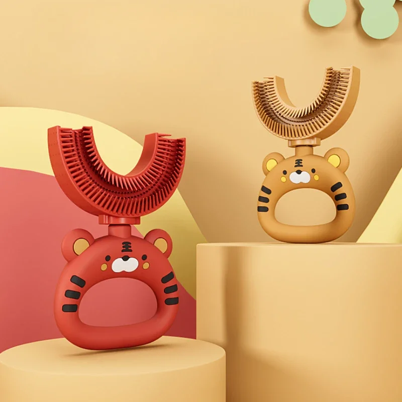 

Зубная щетка детская с короткой ручкой из бамбукового угля