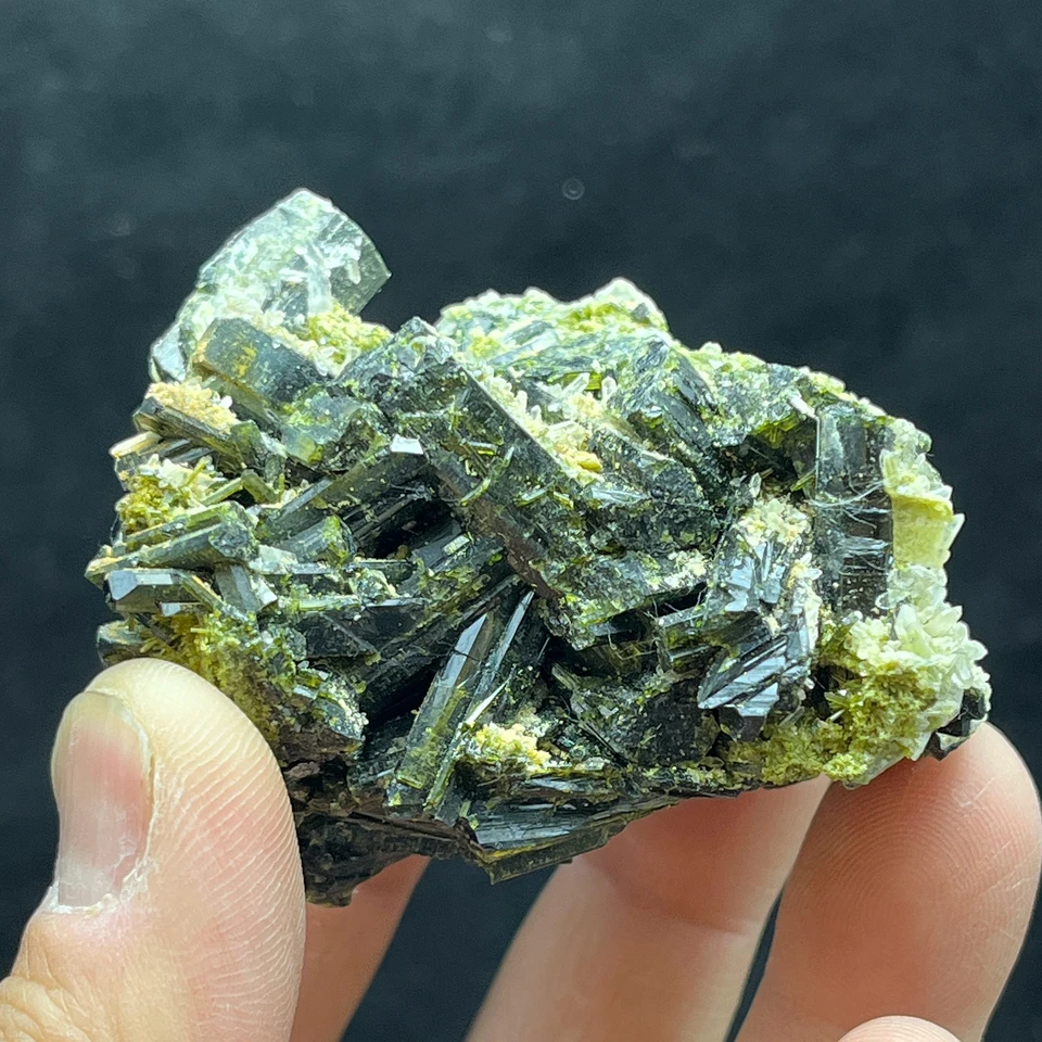 100% 天然グリーントルマリンサポート鉱物標本 + ヒーリングクォーツ