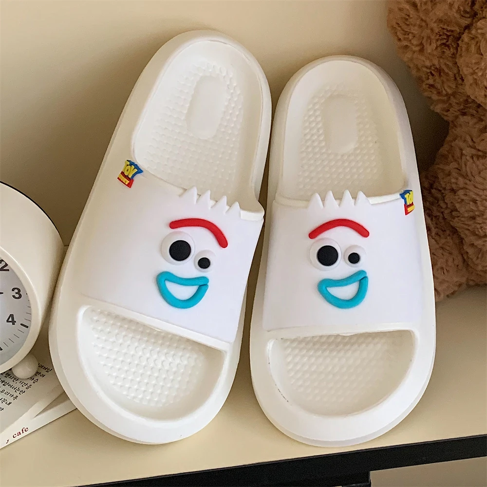 thumbnail image 1 of Zapatillas de casa antideslizantes de verano con diseño de oso de fresa y tres ojos de Toy Story de Disney para hombre y mujer, 1 of 5