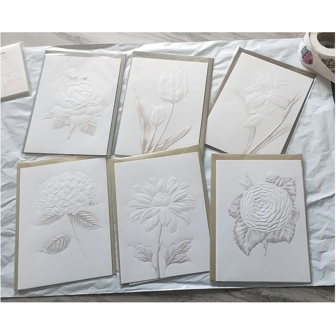 Happy Easter-wenskaart. Eitjes Met Een Oosterse Vorm Met Bunny Ears Silhouette Papieren Kaart Ambachtelijke Papierversnipperaar Image244559959