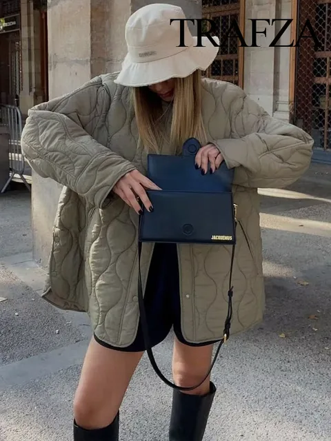 Quilted army green jacket with side pockets