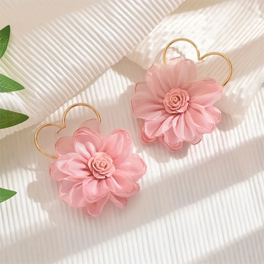 Stylish Elegant Golden Heart Flower Earrings for Women Hollow Heart Frame Pink Floral Design Earrings Jewelry Occasions